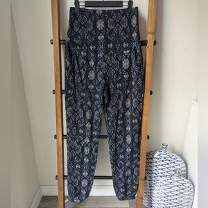 Tart Women's Maternity Navy and White Patterned Joggers - Size XS